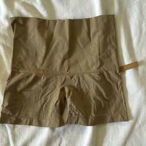 NWT Skims Shorts - 2X